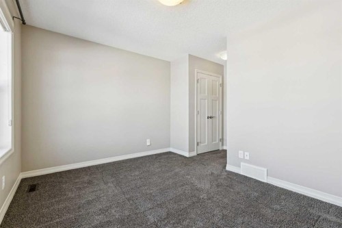 33 Sundown Grove, Cochrane, AB 