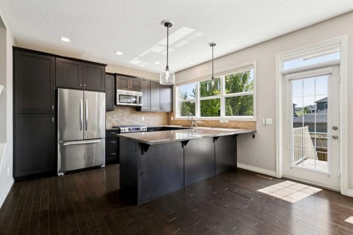 33 Sundown Grove, Cochrane, AB 
