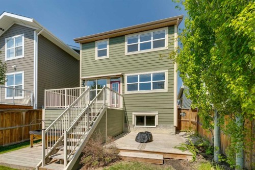 33 Sundown Grove, Cochrane, AB 