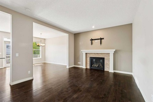 33 Sundown Grove, Cochrane, AB 