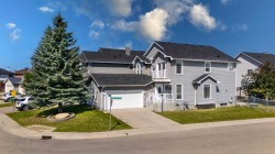 28 Coral Reef Link NE Calgary, AB T3J 3Y5