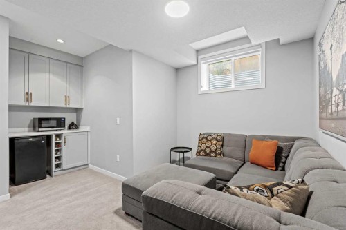 3304 2 Street Ne, Calgary, AB 