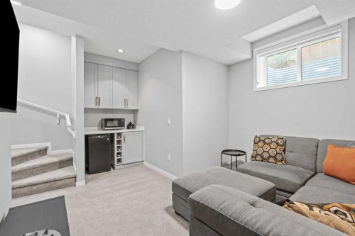 3304 2 Street Ne, Calgary, AB 