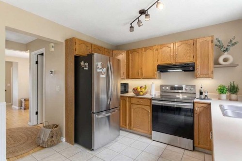 90 Coventry Lane Ne, Calgary, AB 