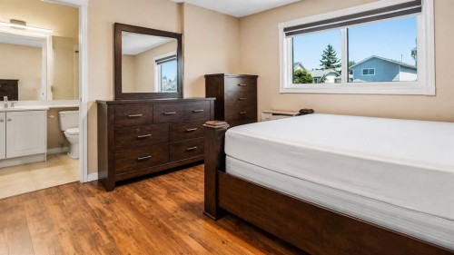 40 Costa Mesa Place Ne, Calgary, AB 