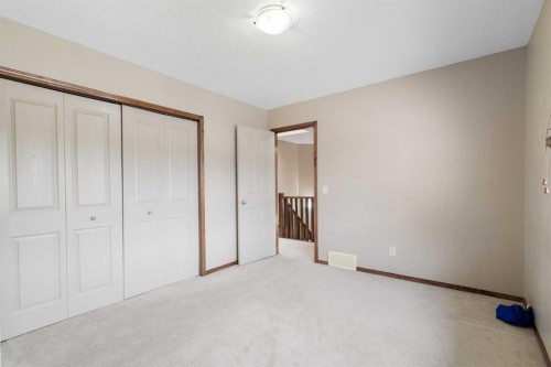 105 Cortina Bay Sw, Calgary, AB 