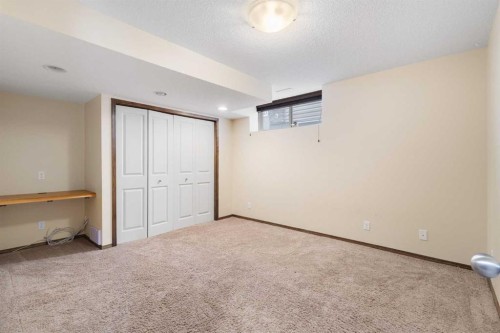 105 Cortina Bay Sw, Calgary, AB 