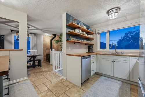 363 Queensland Drive Se, Calgary, AB 