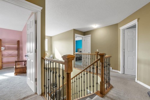 82 Hidden Creek Point Nw, Calgary, AB 