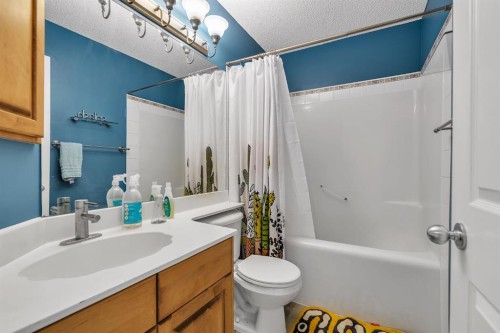82 Hidden Creek Point Nw, Calgary, AB 
