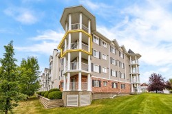 4301-31 Country Village Manor NE Calgary, AB T3K 0T3