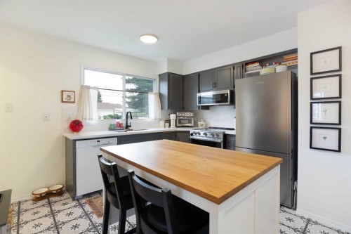412 78 Avenue Ne, Calgary, AB 