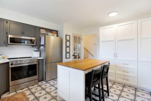 412 78 Avenue Ne, Calgary, AB 