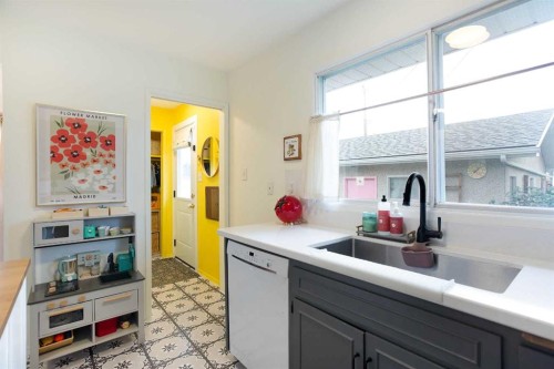 412 78 Avenue Ne, Calgary, AB 
