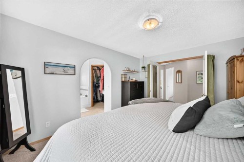 27 Lloyd Crescent Ne, Langdon, AB 