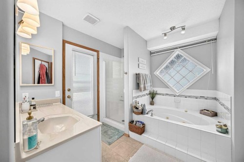 27 Lloyd Crescent Ne, Langdon, AB 