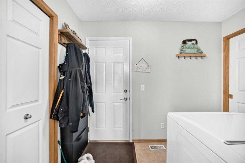 27 Lloyd Crescent Ne, Langdon, AB 