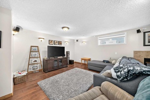 27 Lloyd Crescent Ne, Langdon, AB 