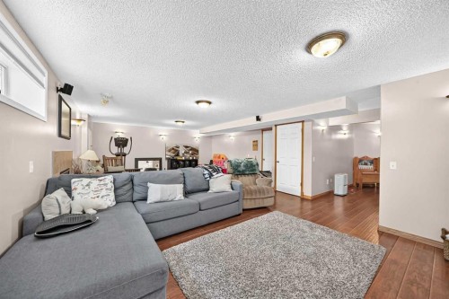 27 Lloyd Crescent Ne, Langdon, AB 