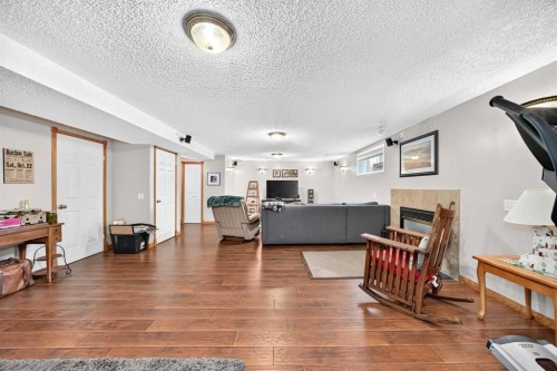 27 Lloyd Crescent Ne, Langdon, AB 