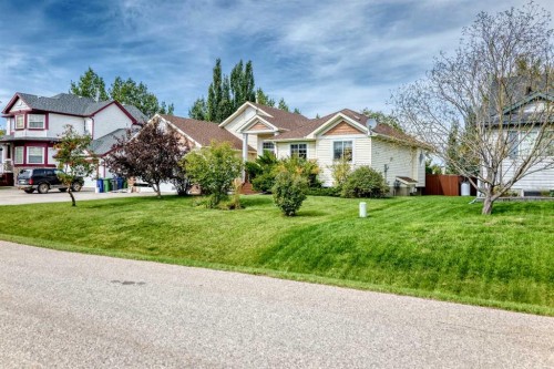 27 Lloyd Crescent Ne, Langdon, AB 