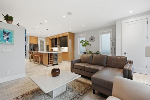 2418 24A Street Sw, Calgary, AB 