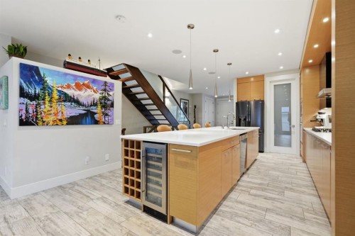 2418 24A Street Sw, Calgary, AB 