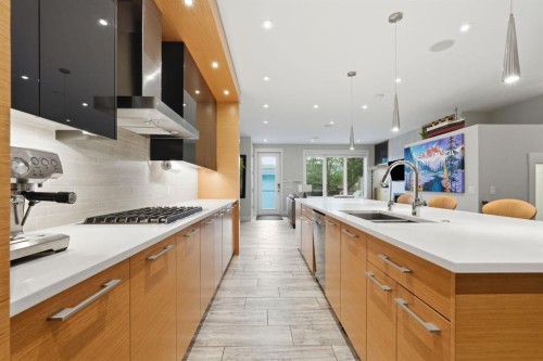 2418 24A Street Sw, Calgary, AB 