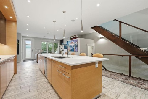 2418 24A Street Sw, Calgary, AB 