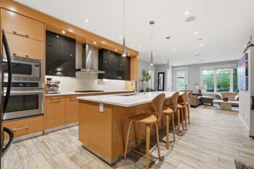 2418 24A Street Sw, Calgary, AB 