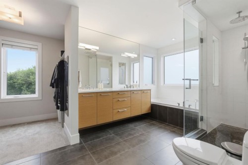 2418 24A Street Sw, Calgary, AB 