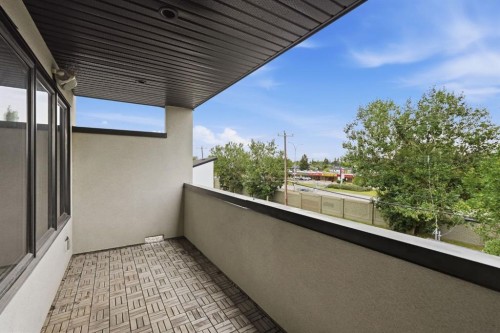 2418 24A Street Sw, Calgary, AB 