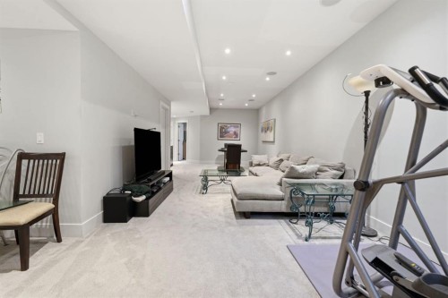2418 24A Street Sw, Calgary, AB 