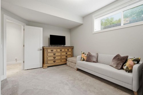 2418 24A Street Sw, Calgary, AB 