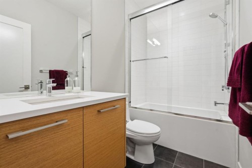 2418 24A Street Sw, Calgary, AB 