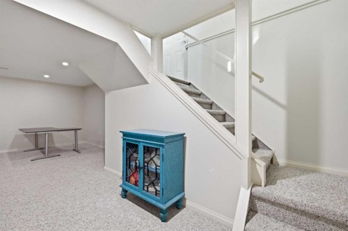 327 94 Avenue Se, Calgary, AB 