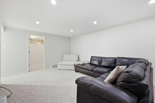 327 94 Avenue Se, Calgary, AB 