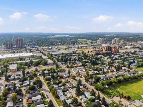 327 94 Avenue Se, Calgary, AB 