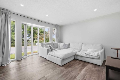 327 94 Avenue Se, Calgary, AB 