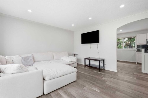 327 94 Avenue Se, Calgary, AB 