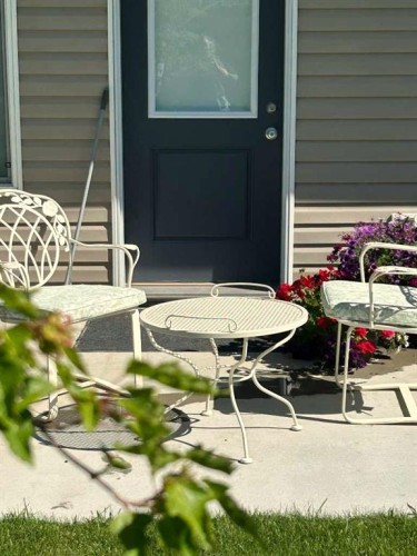 318 Whispering Way, Vulcan, AB 
