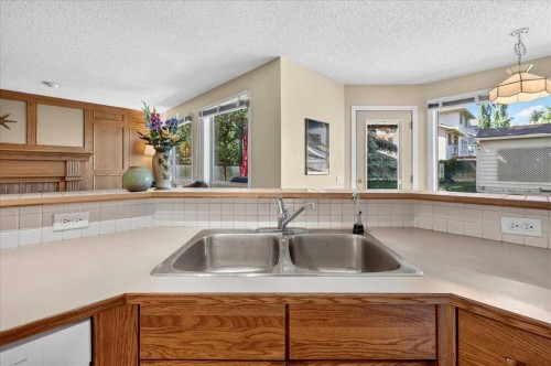 14 Hawkdale Gate Nw, Calgary, AB 