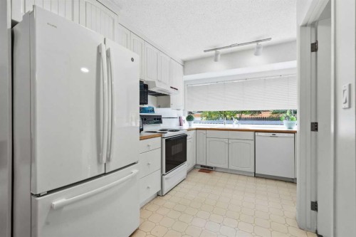 2004 Lake Bonavista Drive Se, Calgary, AB 