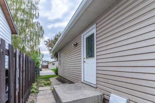 48 Doverglen Crescent Se, Calgary, AB 