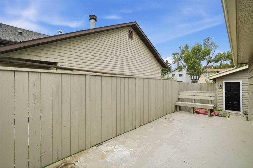 15 Deersaxon Road Se, Calgary, AB 
