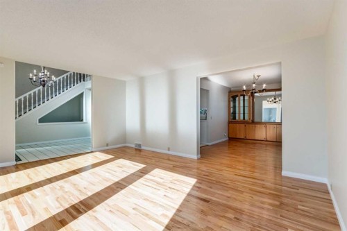 116 Pump Hill Bay Sw, Calgary, AB 