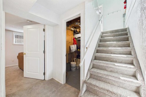 25 Hilton Avenue Nw, Calgary, AB 