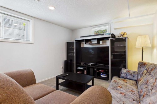 25 Hilton Avenue Nw, Calgary, AB 
