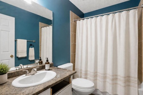 4235 49 Street Ne, Calgary, AB 