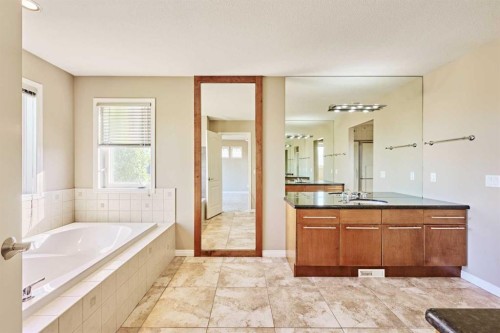 32 Evercreek Bluffs Crescent Sw, Calgary, AB 